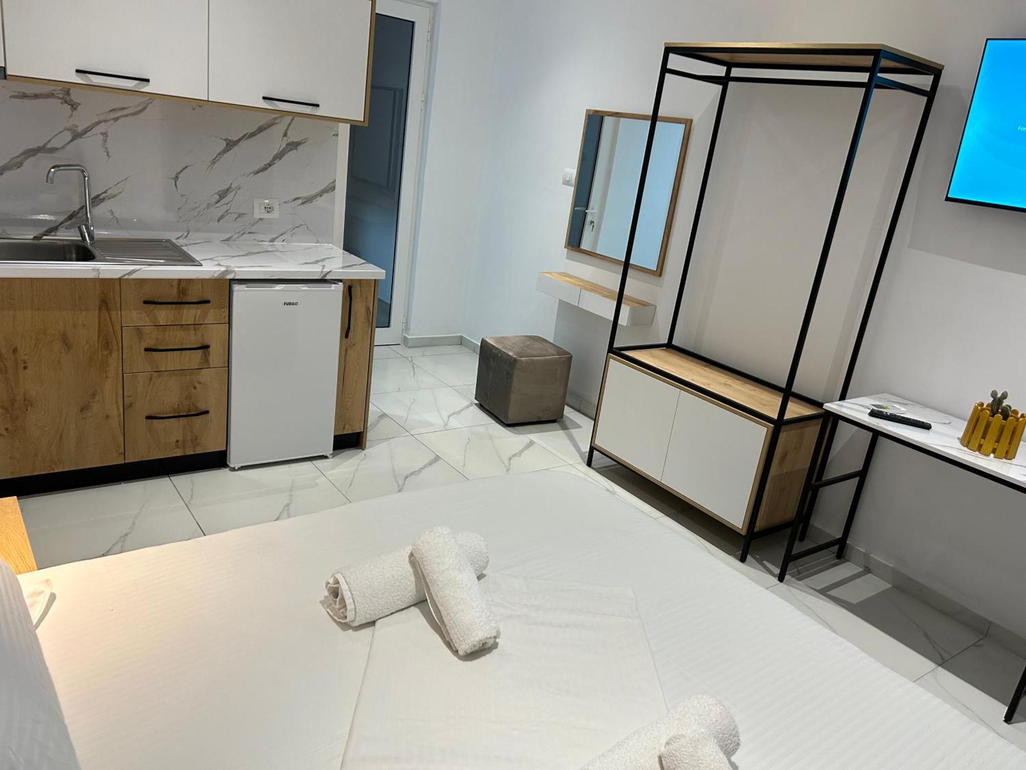 Full Moon Apartments Εξαμίλιο Εξωτερικό φωτογραφία