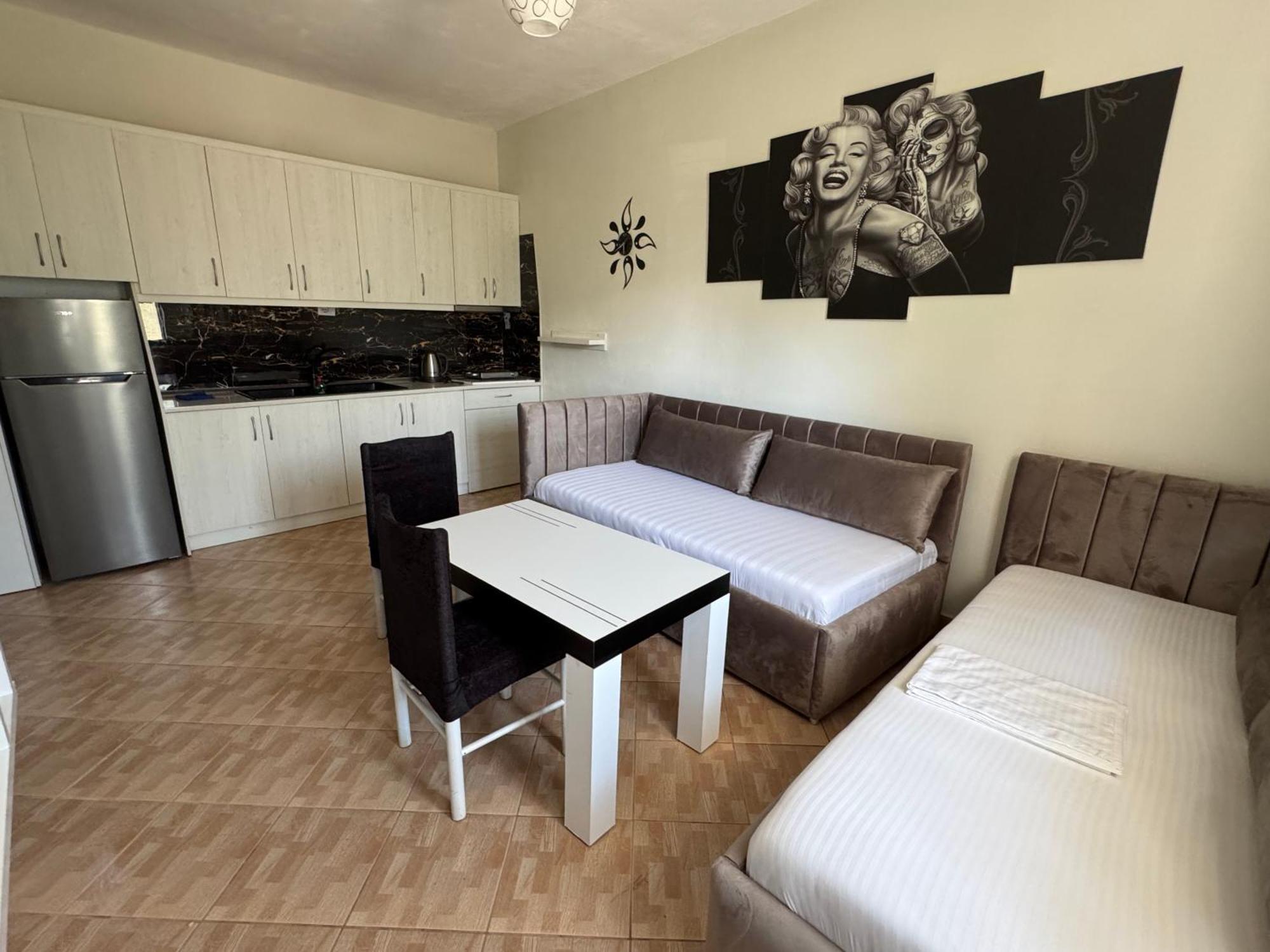 Full Moon Apartments Εξαμίλιο Εξωτερικό φωτογραφία