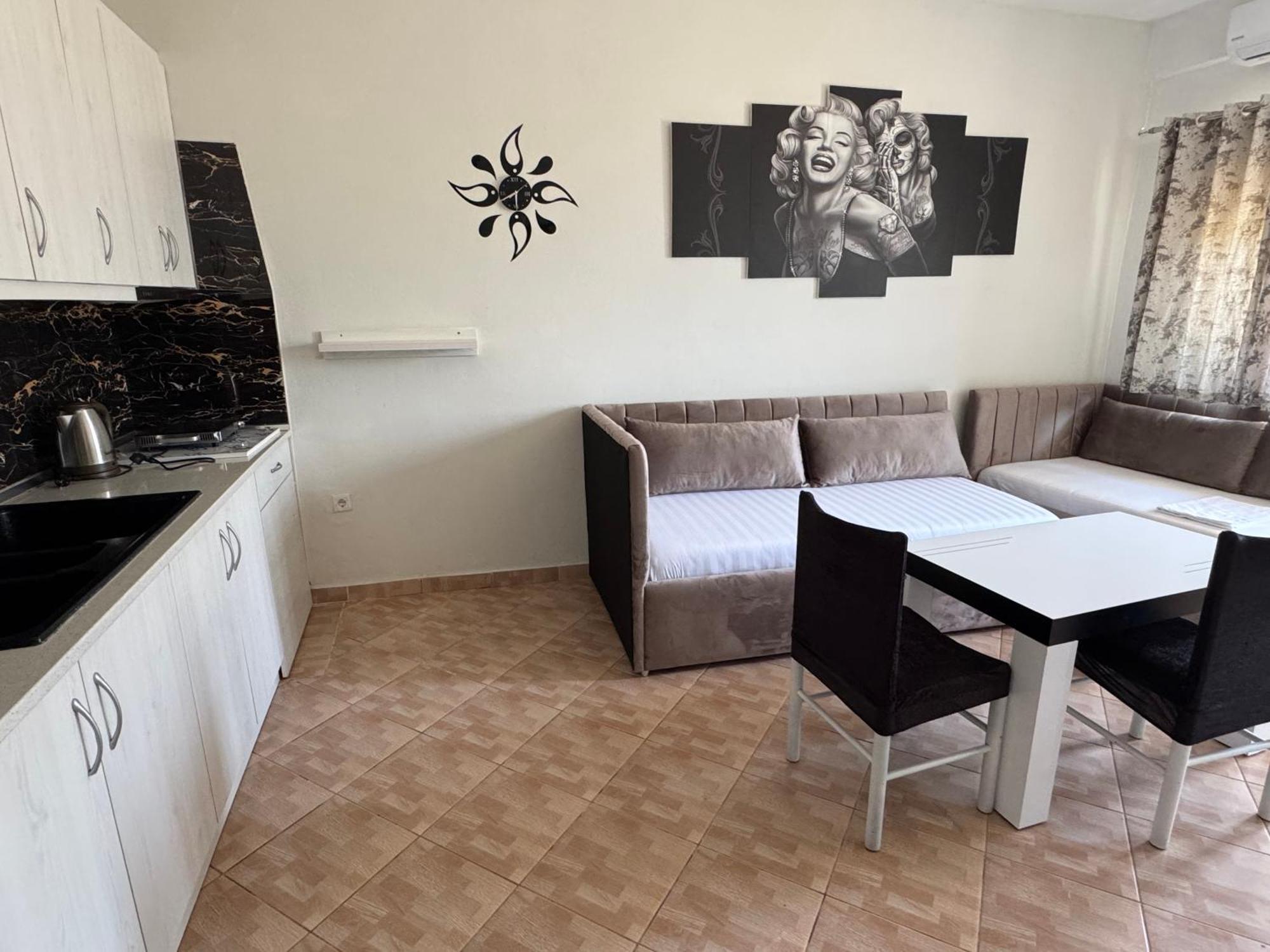Full Moon Apartments Εξαμίλιο Εξωτερικό φωτογραφία