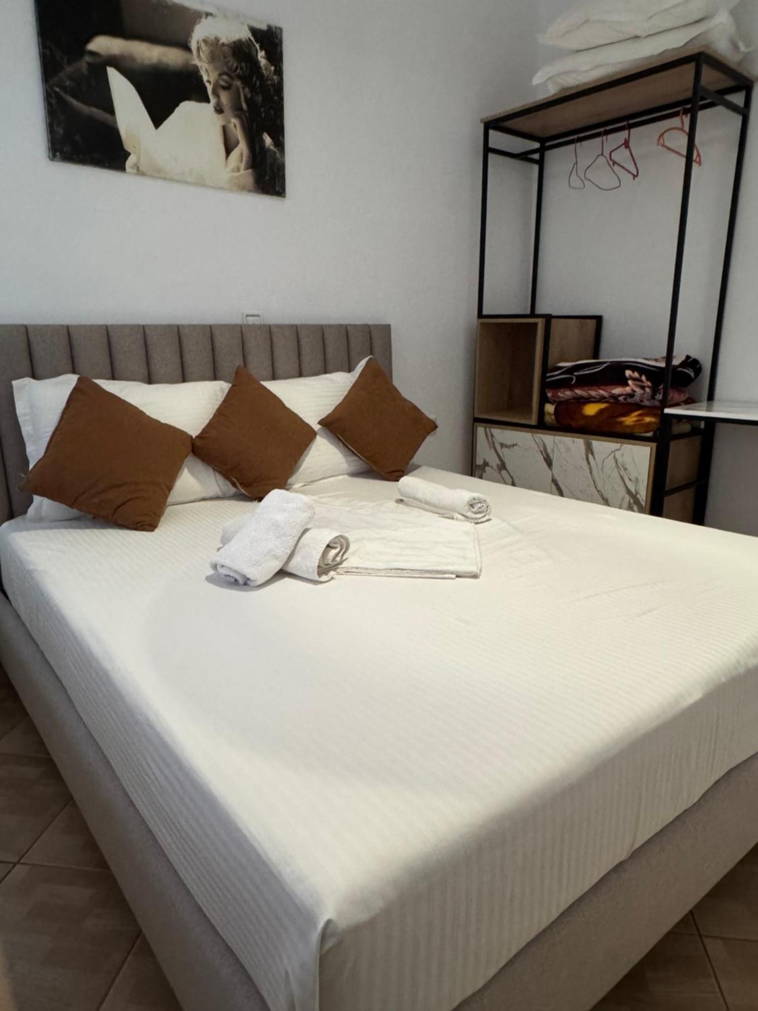 Full Moon Apartments Εξαμίλιο Εξωτερικό φωτογραφία